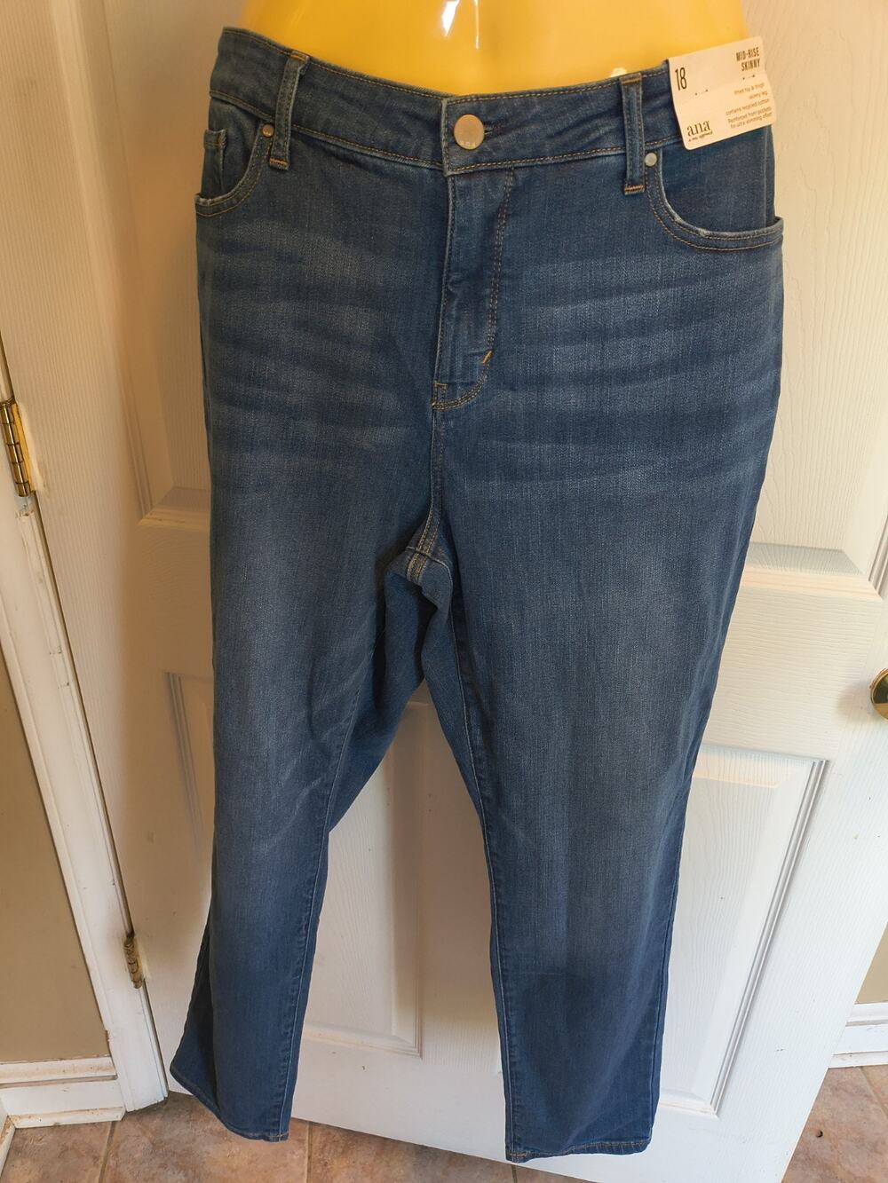 a.n.a A New Approach Women's Mid-Rise Skinny Jeans Medium Wash Size 18 NWT